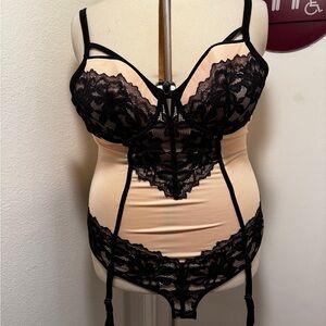 Black and Light Pink Lace Underwire Bra with Adjustable Straps Teddy Snap Crotch